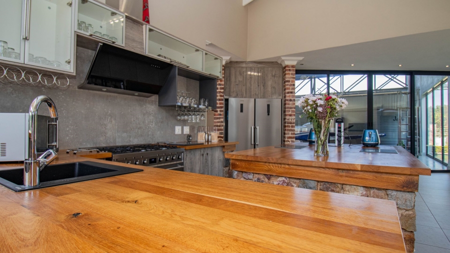 5 Bedroom Property for Sale in The Coves North West